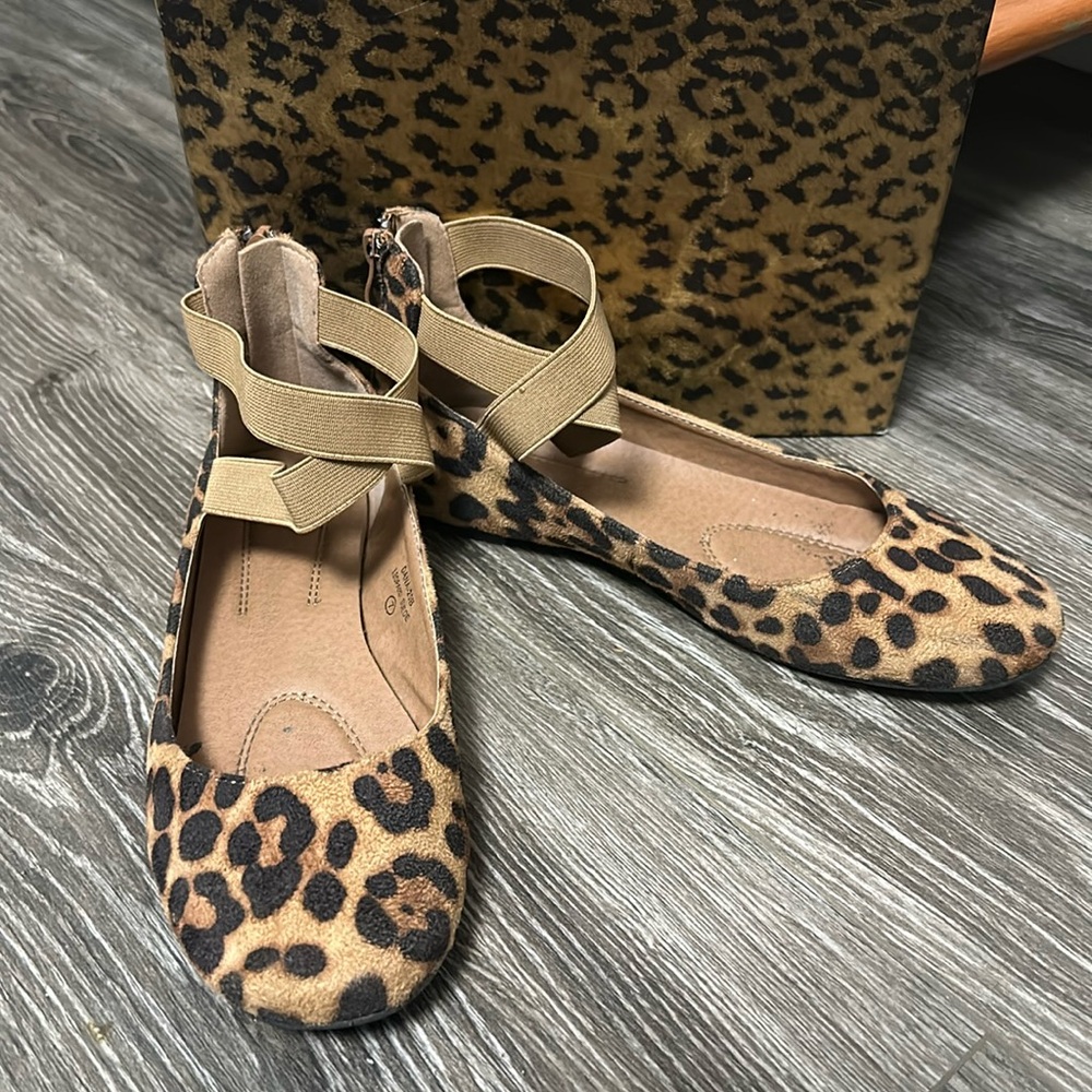 Cute leopard flats